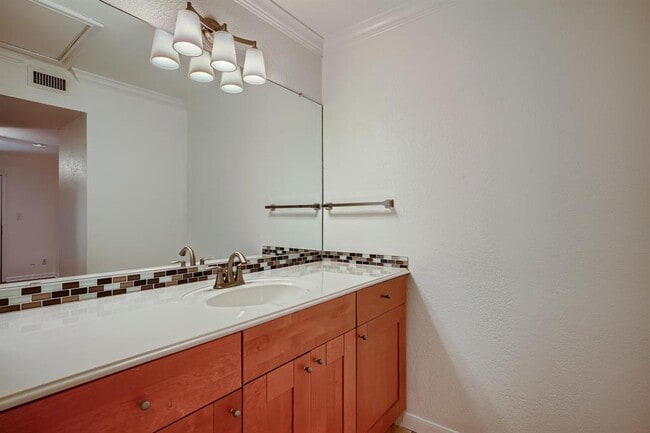 Building Photo - 7685 Northcross Dr