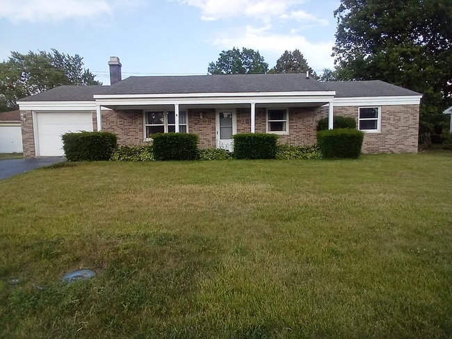 Building Photo - 733 Acadia Rd