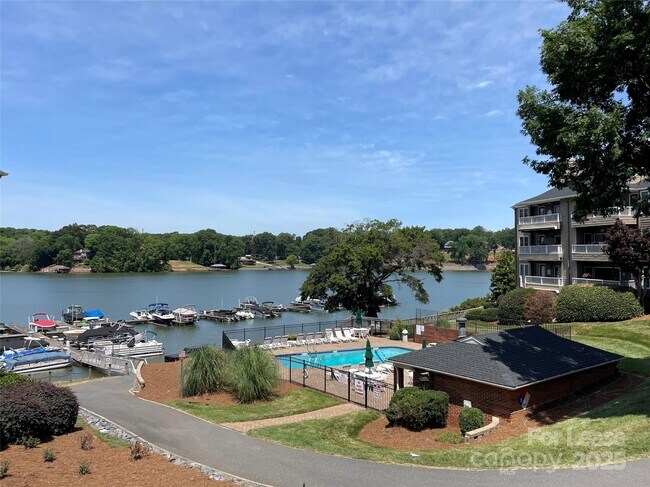 Building Photo - 9801 Emerald Point Dr