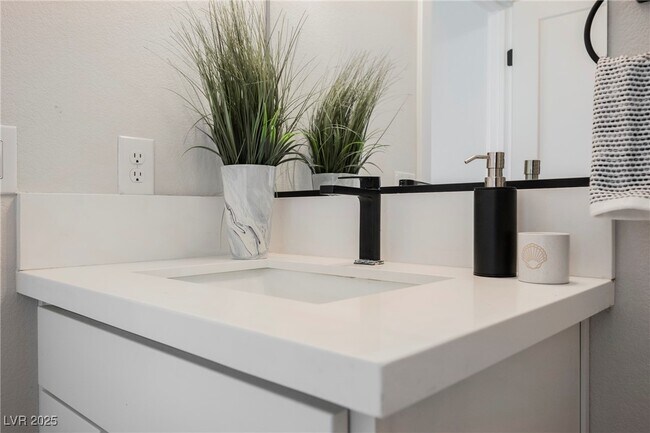 Building Photo - 5240 Denning St