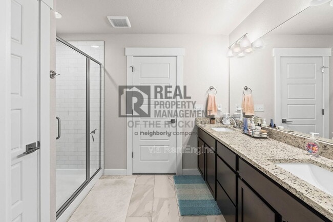 Building Photo - 218 E Chestnut St