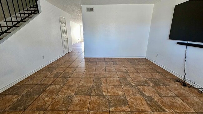 Building Photo - 6436 Kentwick Dr