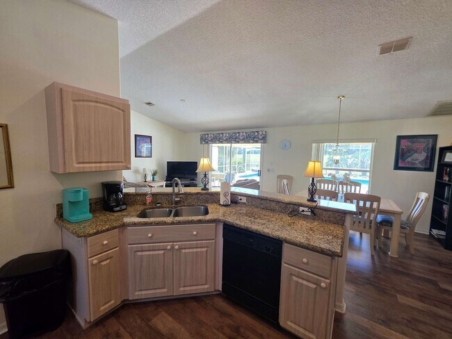 Building Photo - 1398 N Foxrun Terrace