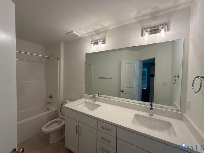 Building Photo - 15363 Sunray Aly