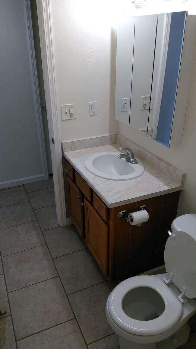 Building Photo - 2146 Blossom Ave