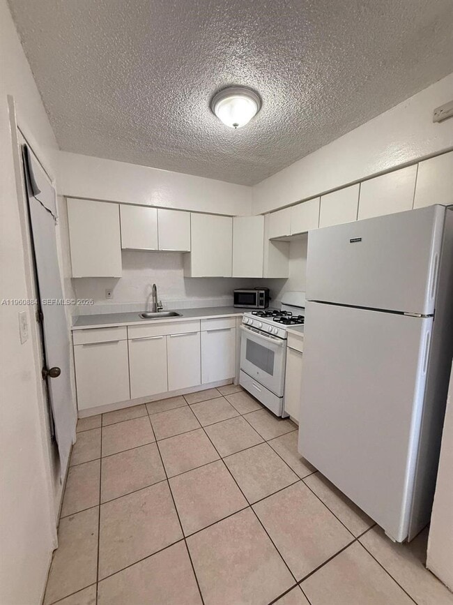 Building Photo - 16851 NE 18th Ave