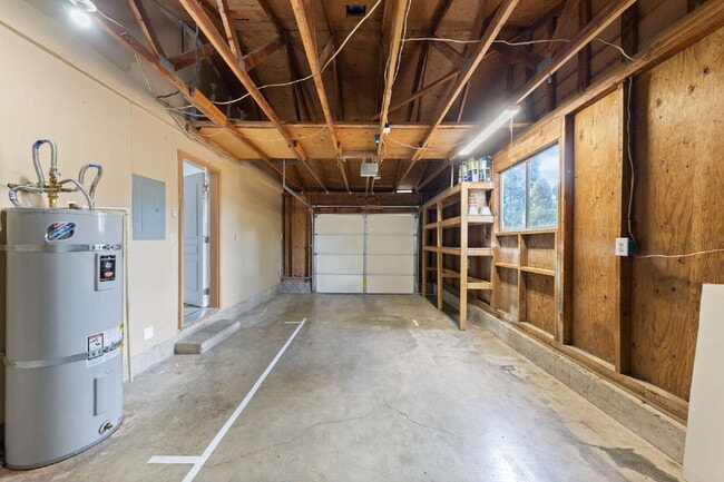 Building Photo - Charming 3 bedroom home with large yard!