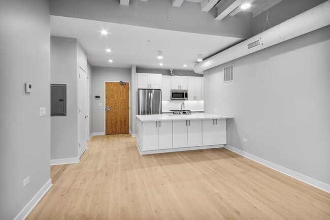 Building Photo - 4637 N Ashland Ave