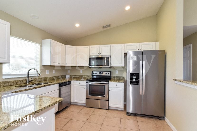 Building Photo - 10371 Grail Ave