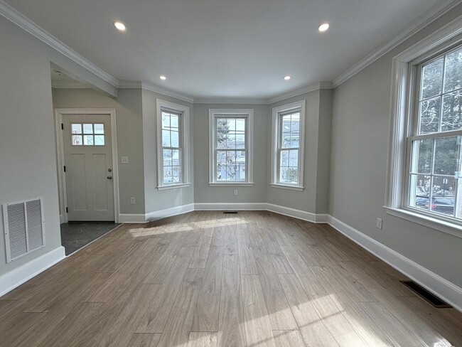 Building Photo - 67 Jewett St