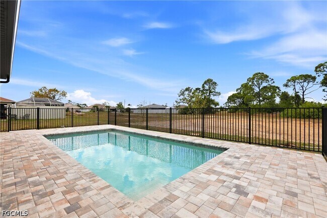 Building Photo - 2630 NW 23rd Ave