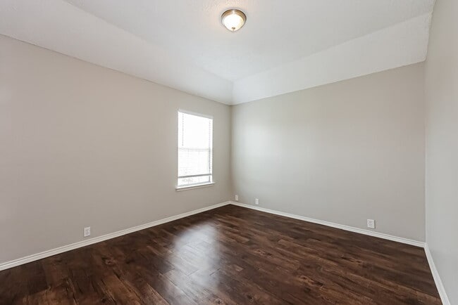 Building Photo - 3000 Vicksburg Ln