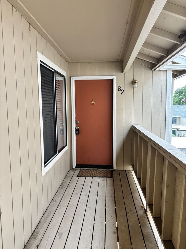 Building Photo - NEWLY REMODELED CONDO - 1 BED/1 BATH UPSTA...