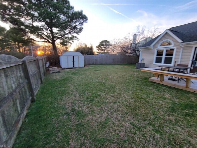 Building Photo - 921 Martingale Ct