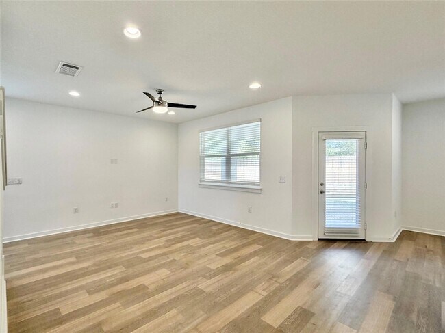 Building Photo - 1061 Winnsboro Lp