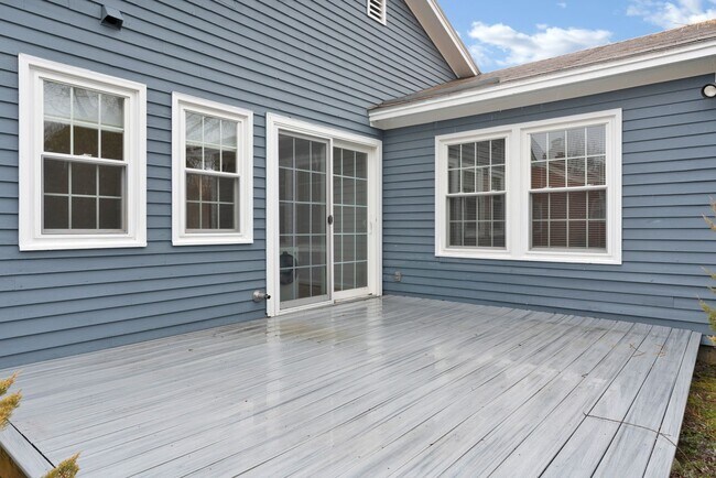 Building Photo - Charming Single Family Home offering  3-be...