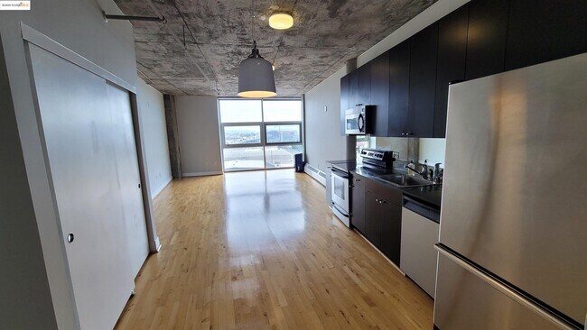 Building Photo - 311 Oak St
