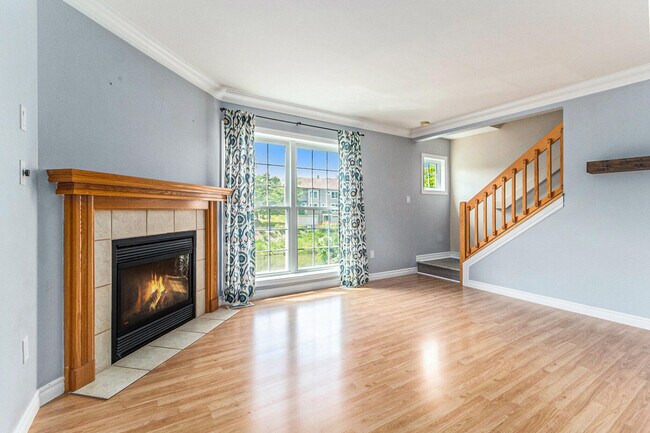 Building Photo - 1017 Bluestem Ln
