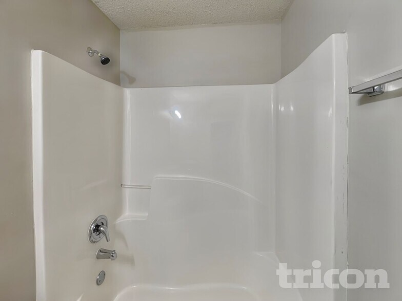 Building Photo - 944 Brisley Cir