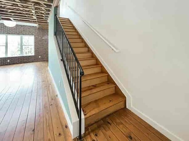 Building Photo - 322 Peters St SW