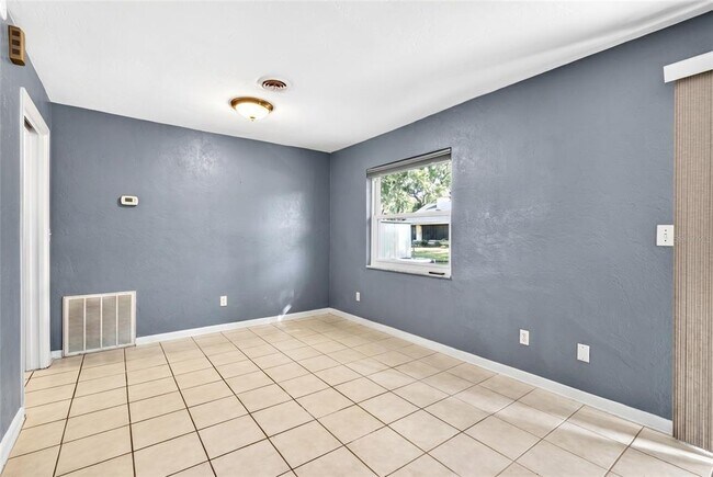 Building Photo - 2622 SW 35th Ave