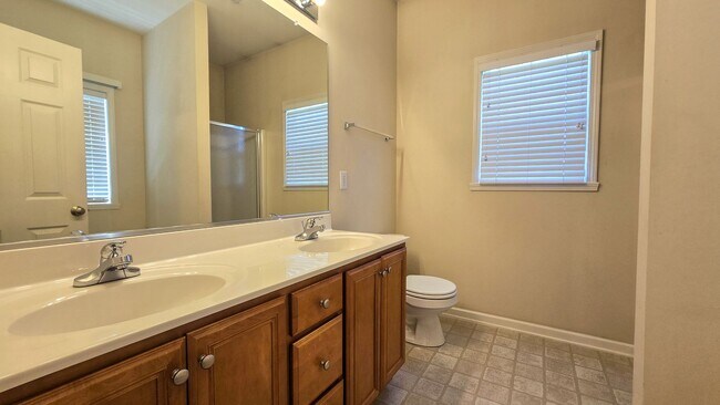 Building Photo - 4001 Parkview Ct