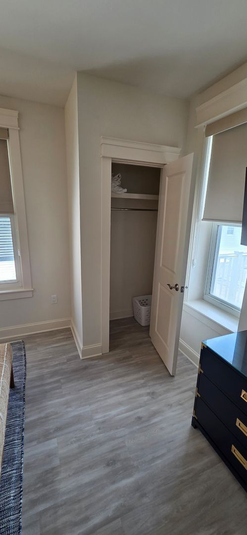 Building Photo - Recently remodeled condo near Baytown Wharf.