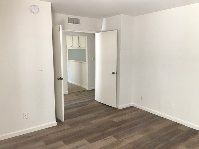 Building Photo - 15215 W Magnolia Blvd