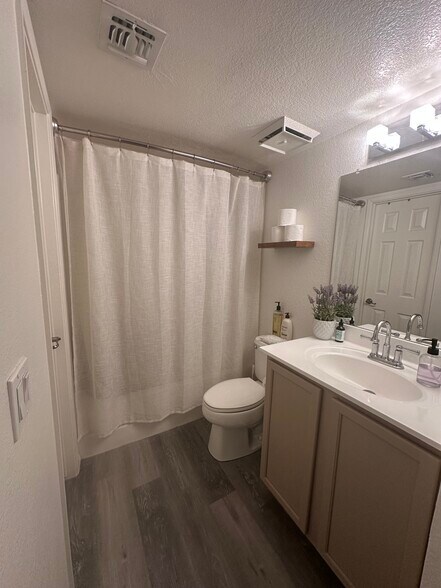 Building Photo - 1720 E Thunderbird Rd