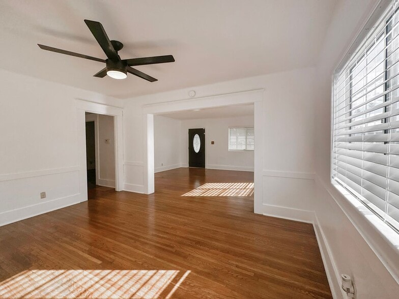 Building Photo - 209 Elm St