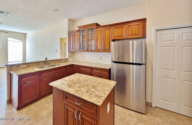 Building Photo - 2413 Cedar Trace Dr W