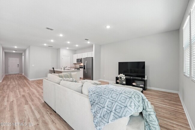 Building Photo - 14656 Macadamia Ln