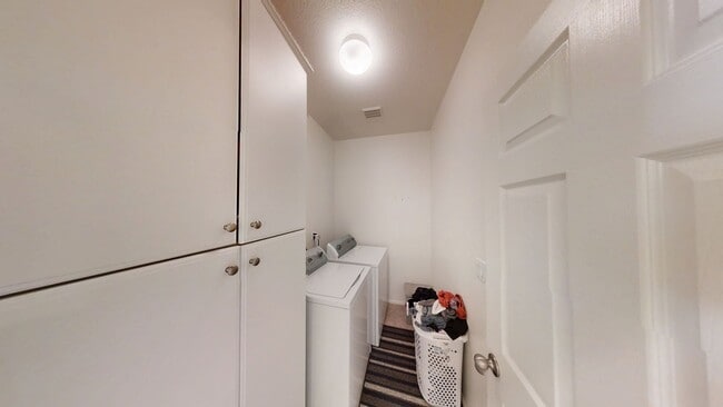 Building Photo - Charming 3 bed 2 bath Home in Fairway Cany...