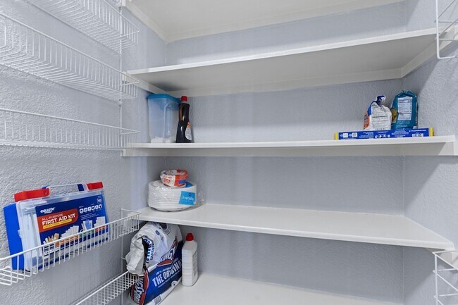 Building Photo - 29326 Legends Green Dr