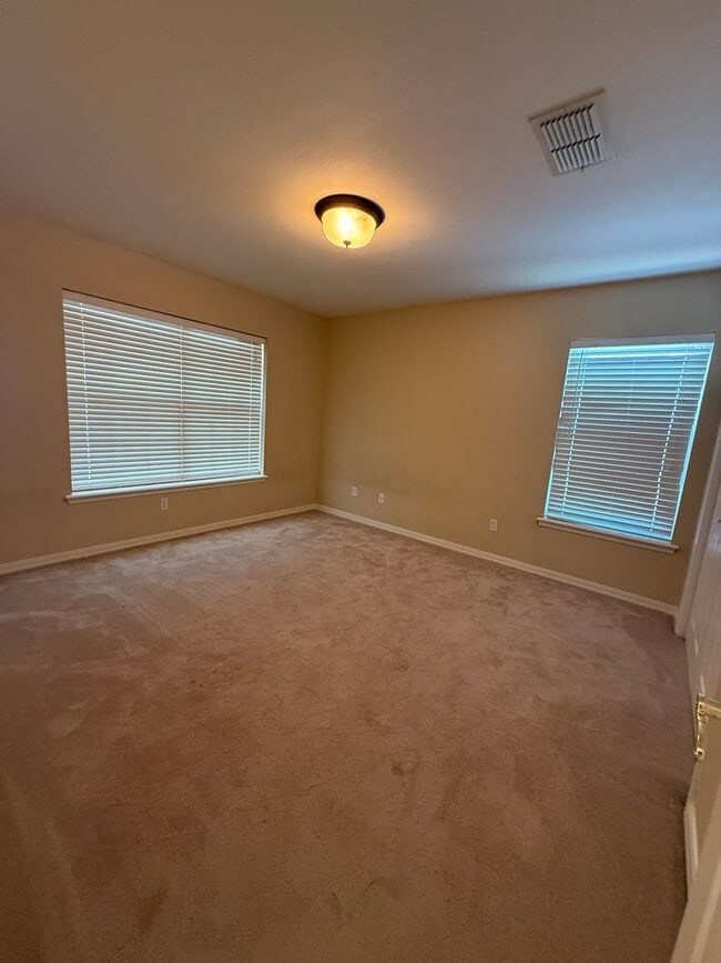 Building Photo - 139 Hallette Dr