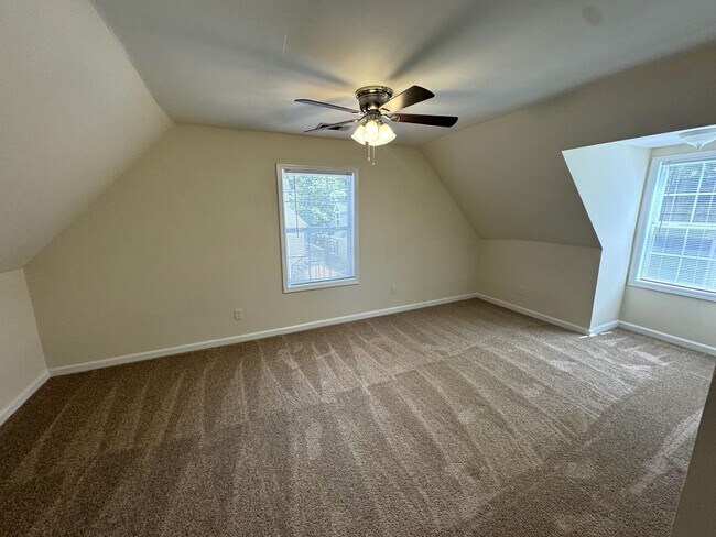 Building Photo - 4br House FOR RENT - less than 1 mile from campus - FALL 2026 PRELEASE