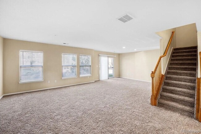 Building Photo - Bright Open-Concept Condo with 1-Car Garage in Prime Commuter Location