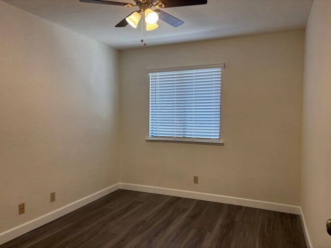 Building Photo - Completely remodeled and updated condo close to Fresno State and shopping. *Ask about the Move-in...