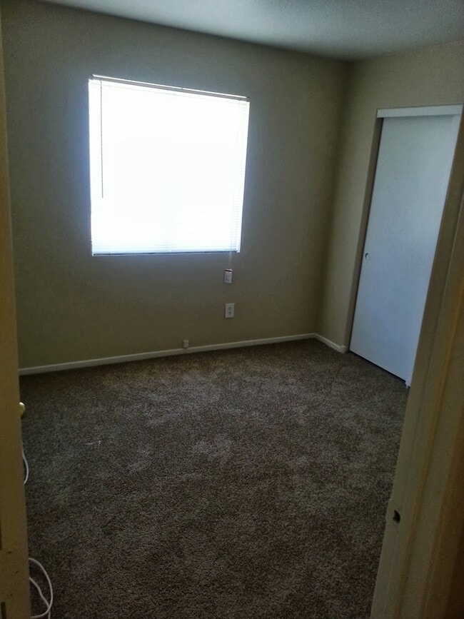 Building Photo - Charming 3 Bedroom 2 Bathroom Home!!