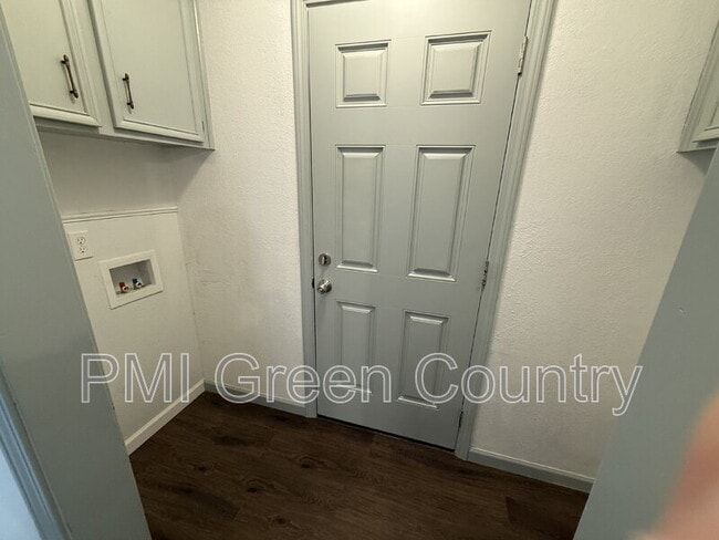 Building Photo - 2019 S Gum Ave