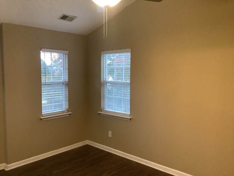 Building Photo - 116 Windy Meadow Way