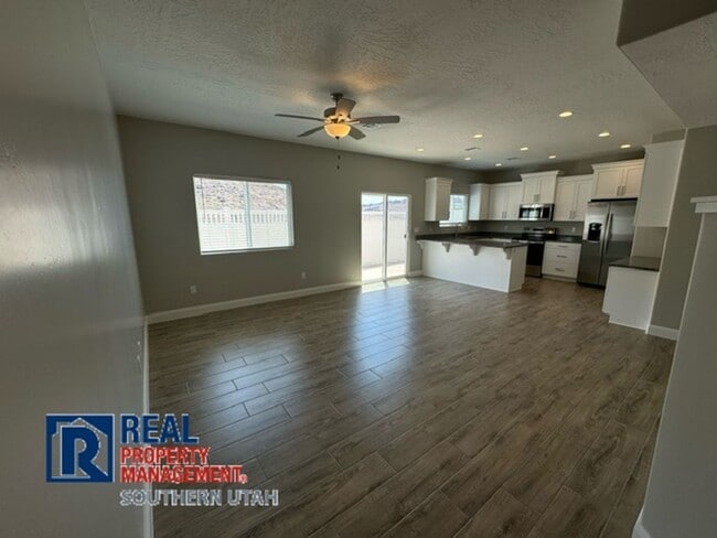 Building Photo - River Trail Townhome