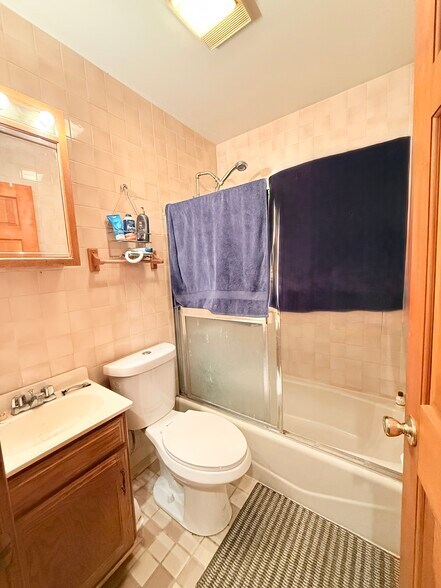 Building Photo - 2123 N Seminary Ave