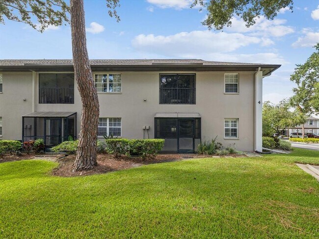 Building Photo - 5265 E Bay Dr