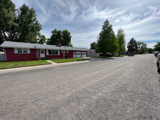 Building Photo - 429 E Pine St