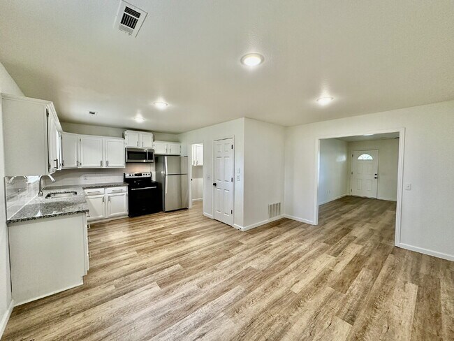 Building Photo - 802 E Kara Ln