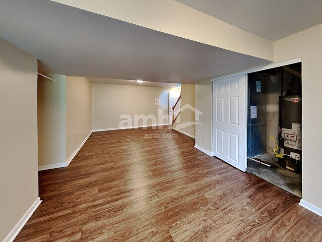 Building Photo - 10550 Williamswoods Dr