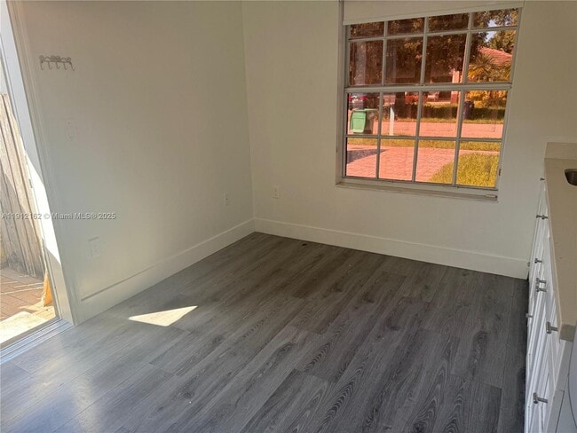 Building Photo - 10103 SW 159th Ave