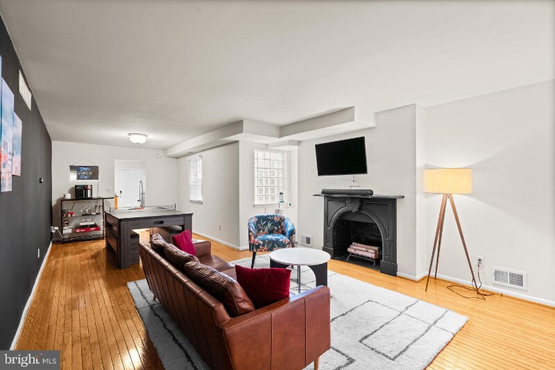 Building Photo - 628 S Paca St