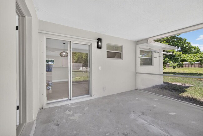 Building Photo - 3943 Roan Ct W